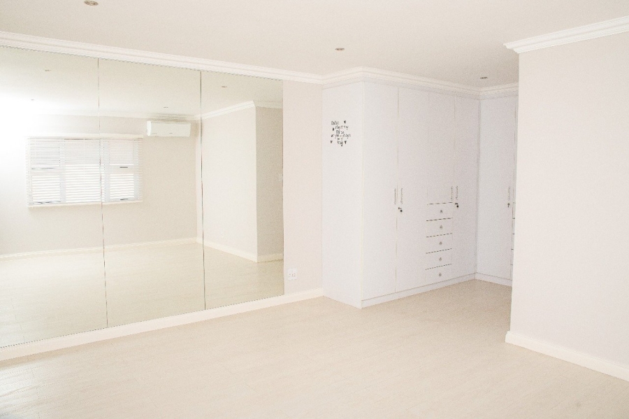 5 Bedroom Property for Sale in Beacon Bay Eastern Cape